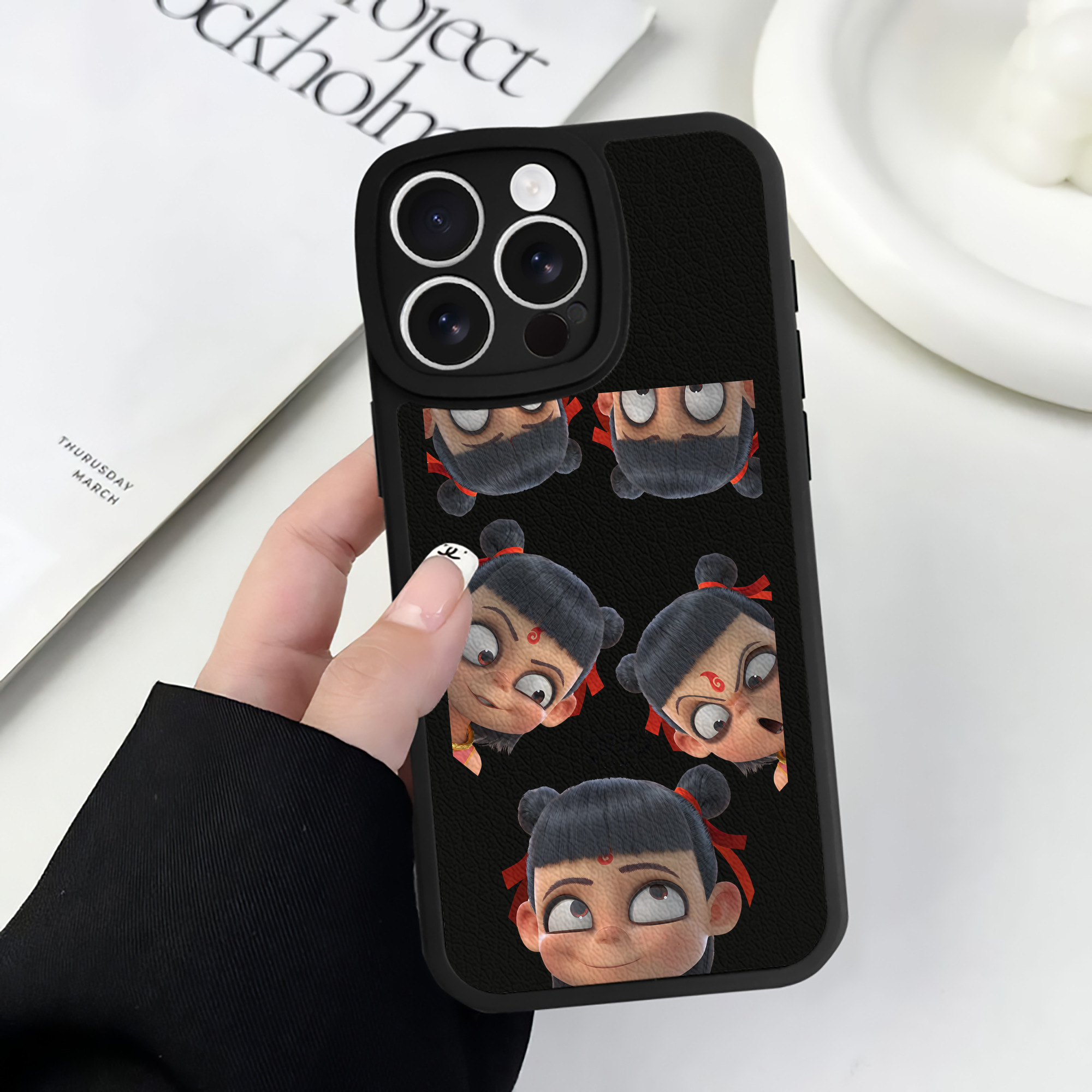 （画像用） Ne Zha 2 ナタ 魔童の大暴れ 【iPhone 16シリーズ対応】シリコンスマホケース（レザー調） 材質：シリコン